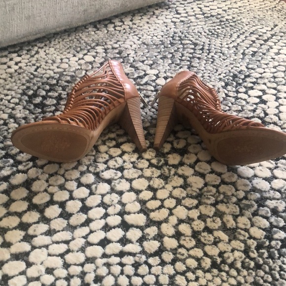 Brand new Vincent Camuto Alsandra Heels - Picture 3 of 8